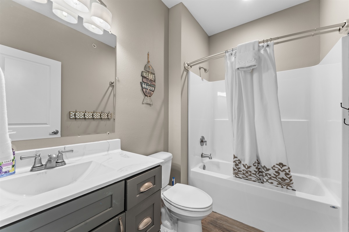 Ensuite bathroom for Bedroom #1