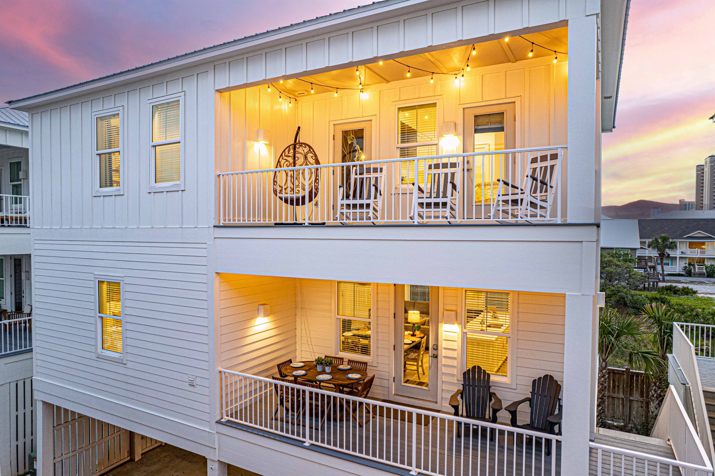 This new crisp clean beach house is perfect for your vacation. Four primary bedrooms, all with en-suite bathrooms and plenty of common area space, add up to a great place to rest and recharge. Add in our well curated guidebook and your vacation is planned!