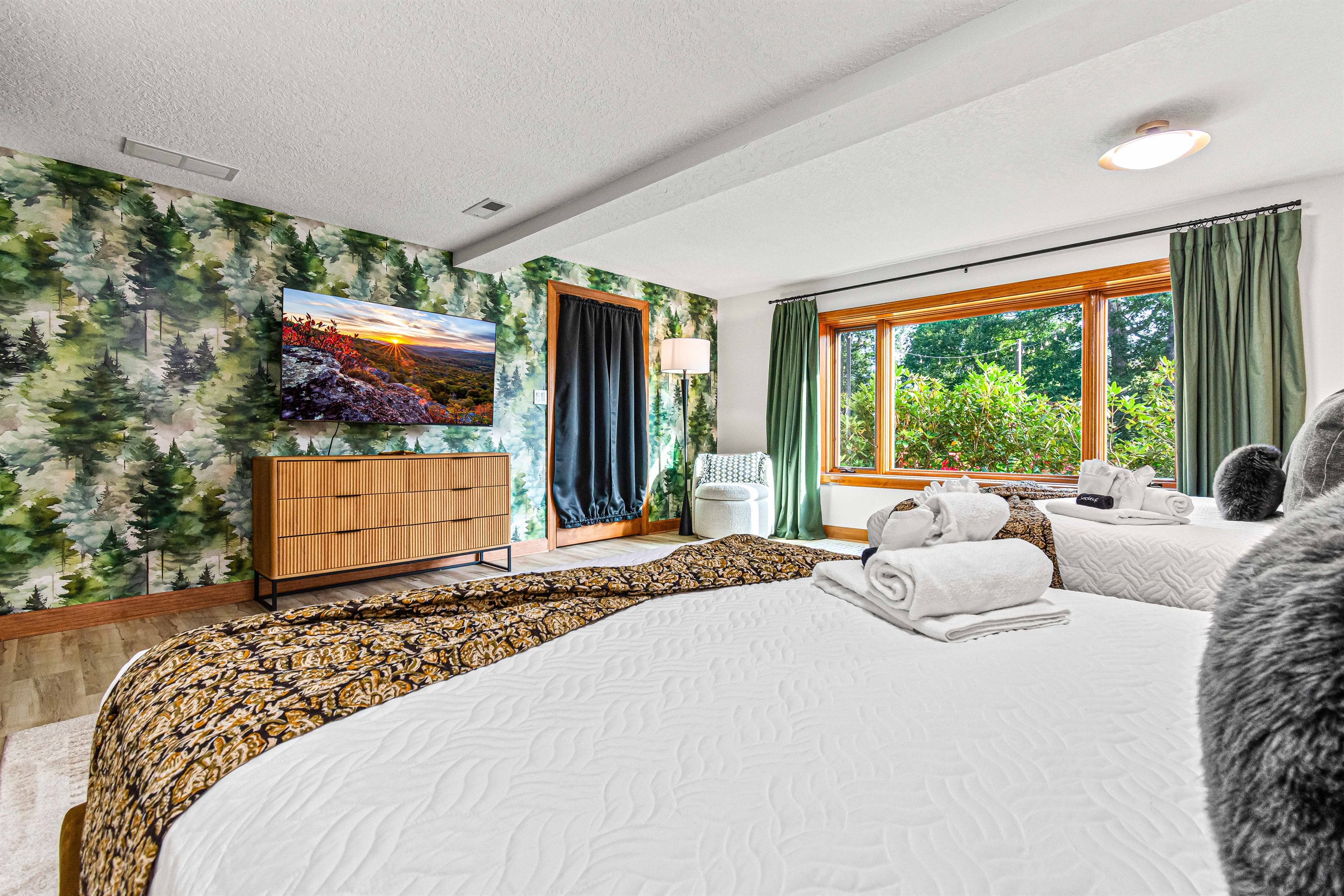 Wake up surrounded by the mountains—even indoors. The lower-level suite blends nature-inspired design with modern comfort.🌲🛏️🌄