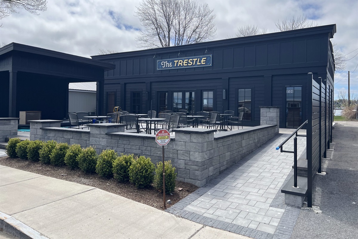 Trestle Jazz Bar, great live music - 2 minute walk 