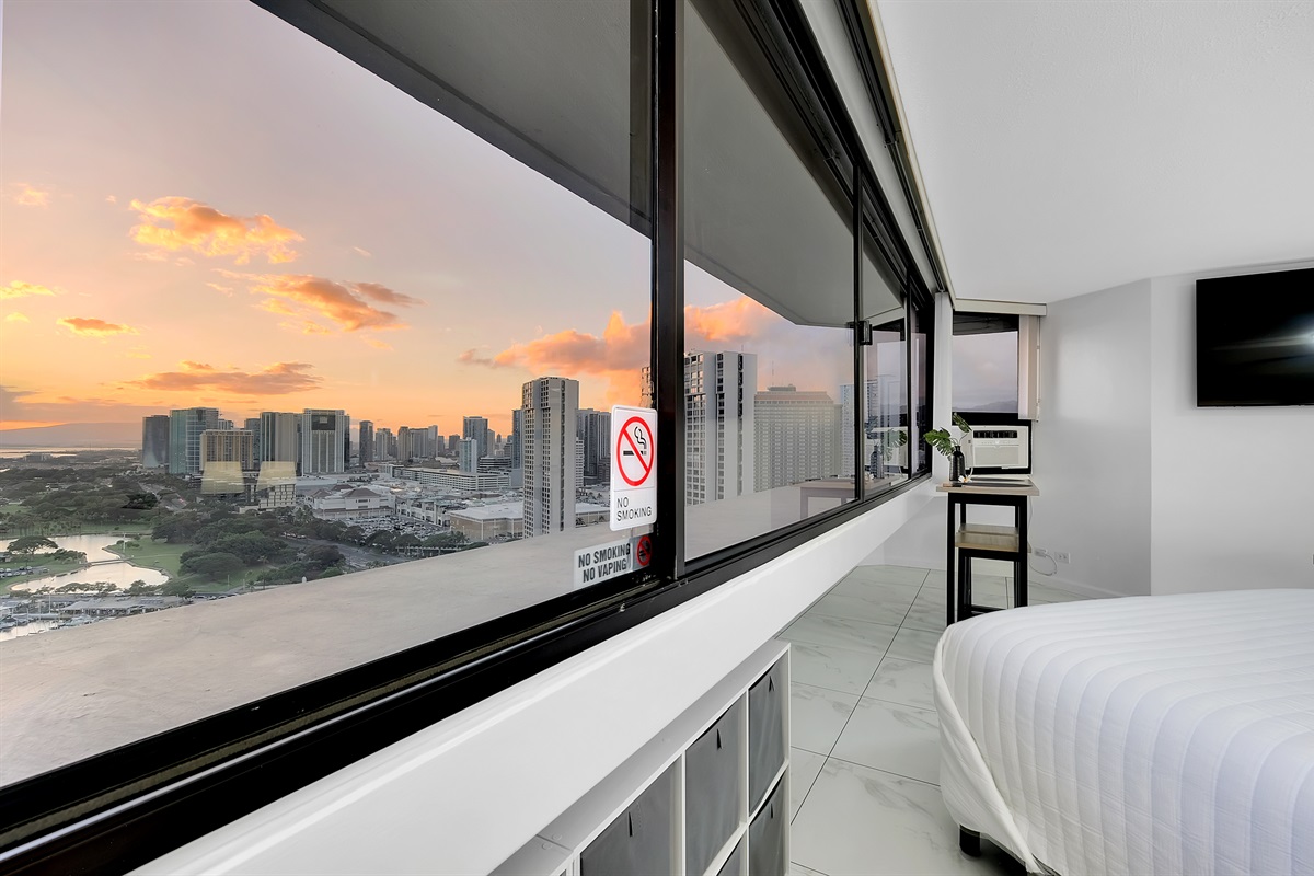 Watch the sun set over the Pacific and the city lights come alive — all from the comfort of your Waikīkī suite. With panoramic views stretching from the marina to Diamond Head, this retreat captures the magic of Honolulu’s skyline at golden hour.