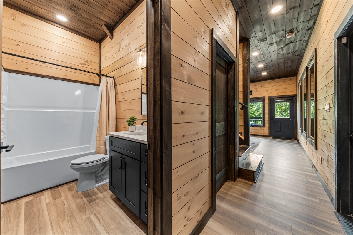 Full bathroom with modern finishes and bathtub in Game Room Area