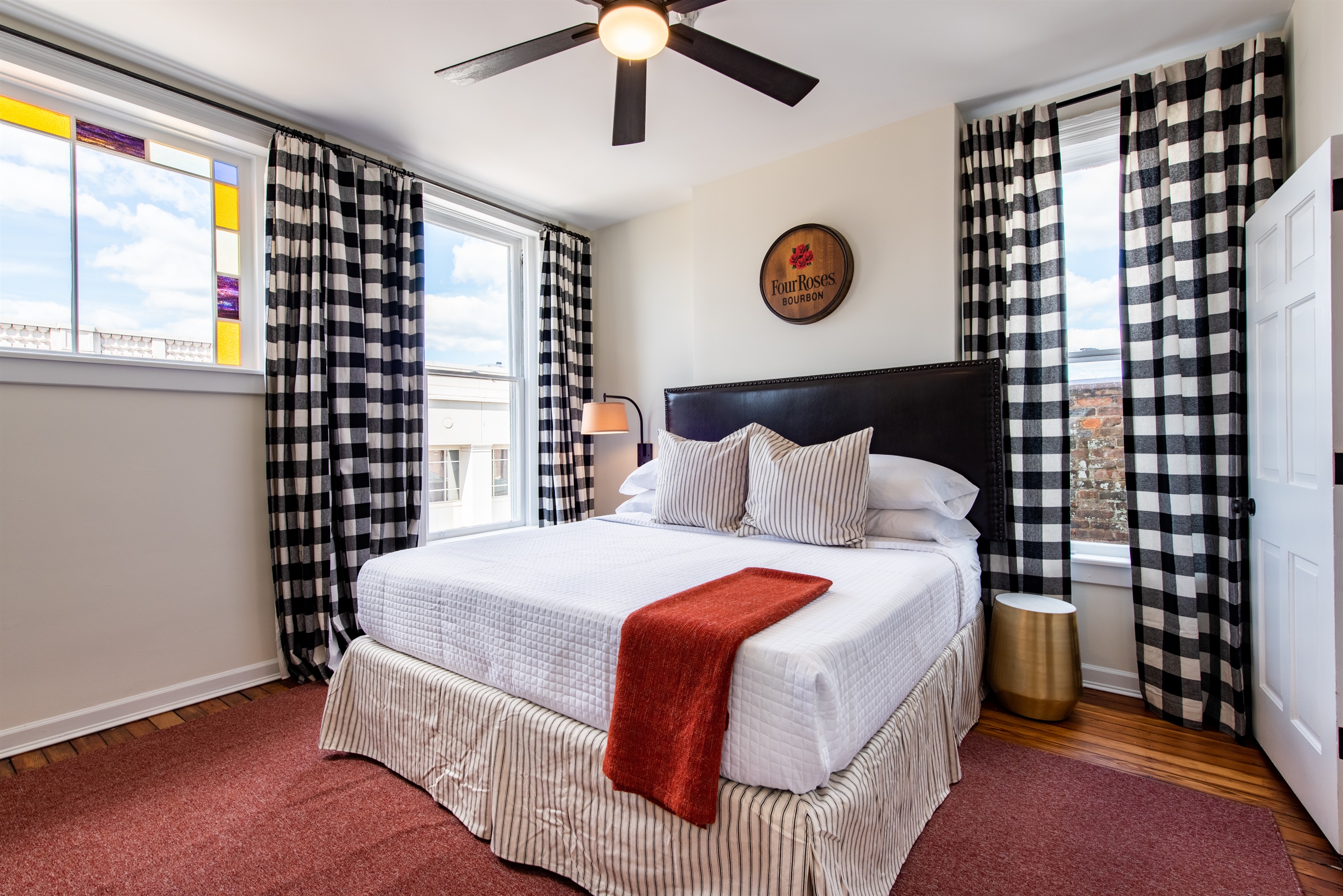 Four Roses Primary Bedroom, King Bed, Ensuite Fully Renovated Bathroom, Closet, White Noise Machine.