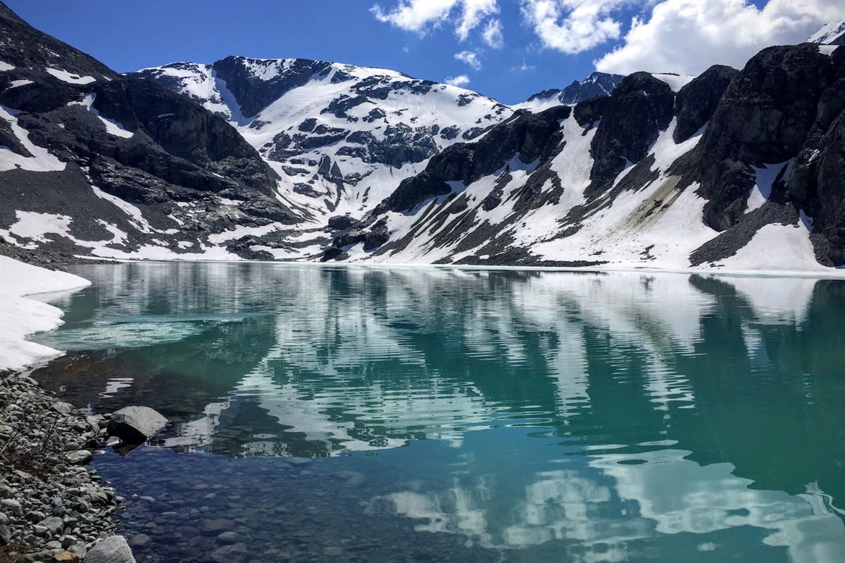 Wedge Mtn is one of our top 5 favourite trail hikes in Whistler. Stay with Best Whistler Rentals & experience these jaw-dropping views 