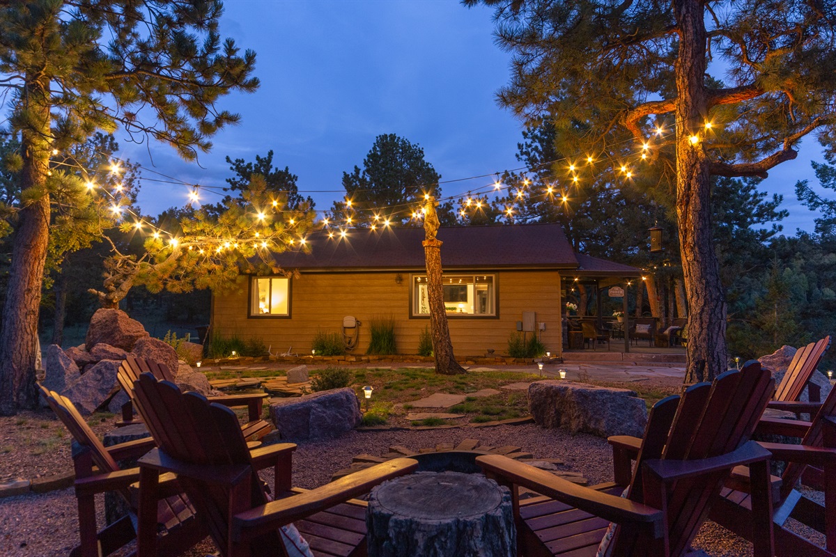 Pine Ridge cabin with its cozy outdoor lighting