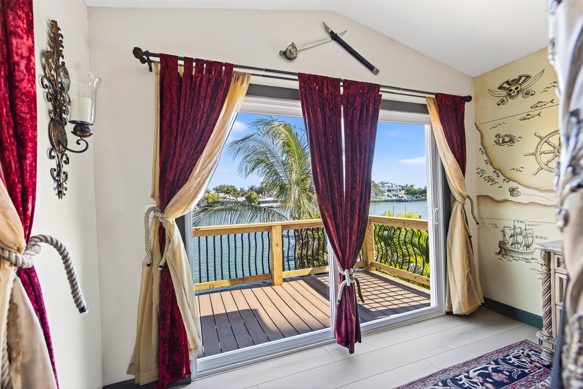 Commodore’s Balcony – Command the horizon from your private perch. With the pool below and the ocean stretching endlessly beyond, it’s a view fit for plotting voyages, spotting treasure ships,