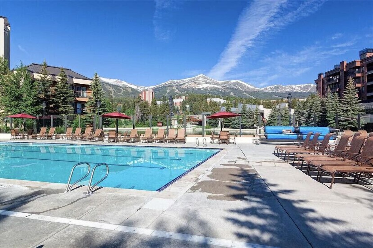 Relax poolside and take in these amazing views!