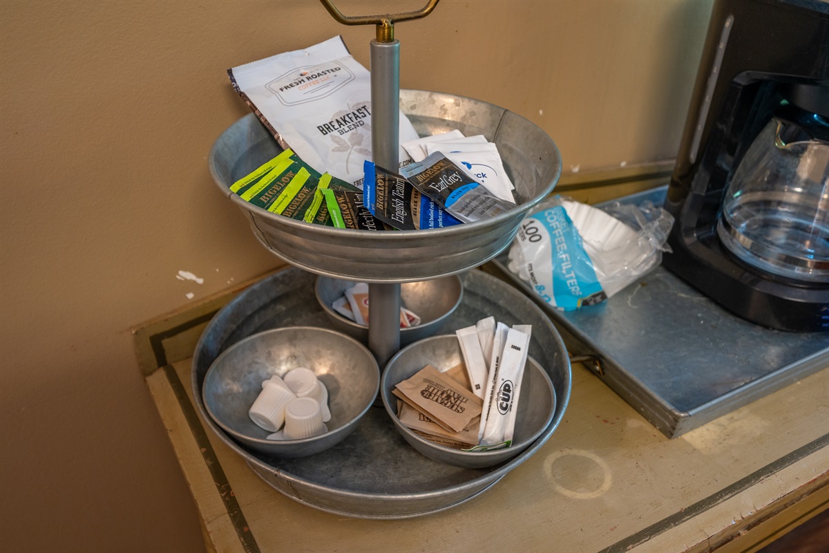 Includes teas, creamers, sugar and tasty gourmet coffee packets