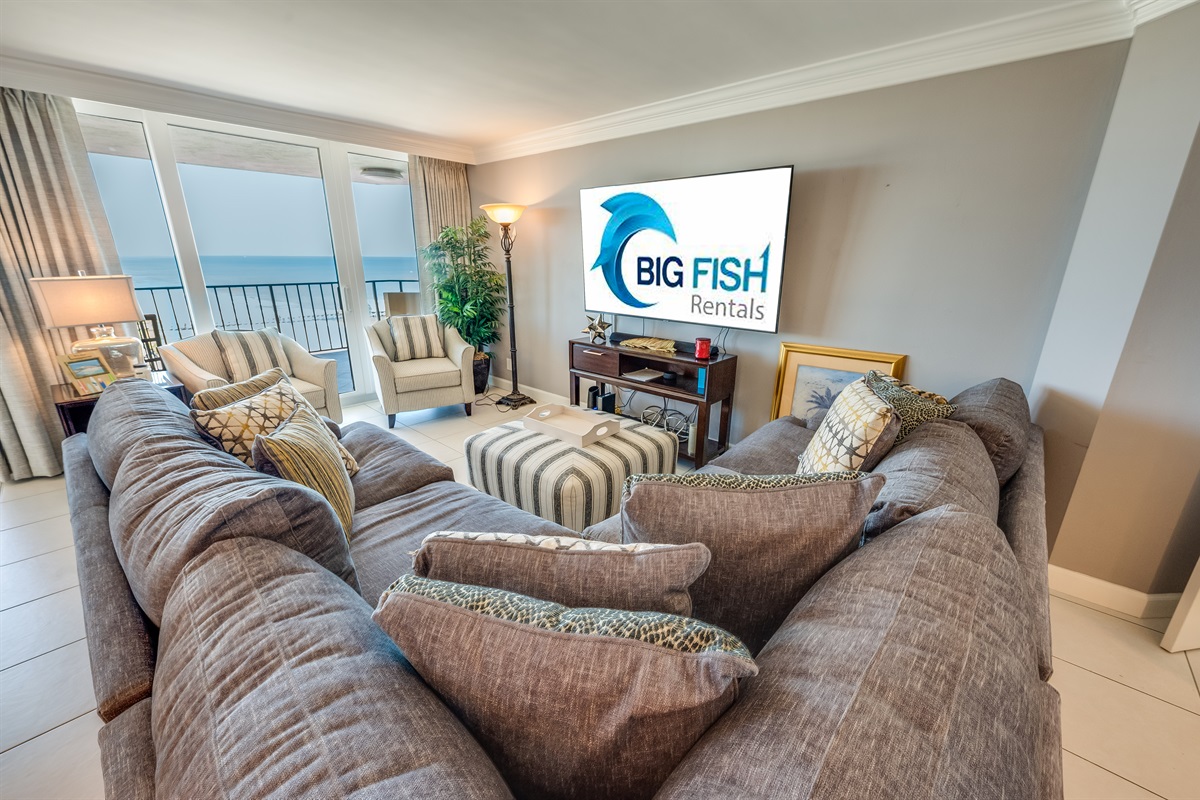 Amazing Living Room with Stunning Views🌊☀️