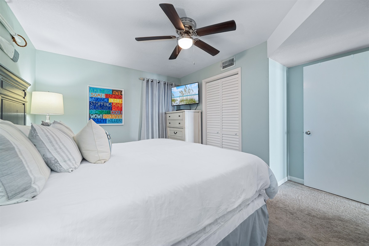 Drift off to sleep surrounded by beautiful coastal decor, including ship oars, seashell lamps, and a calming color palette. This inviting King room ensures comfort and style after a long day in the sun.