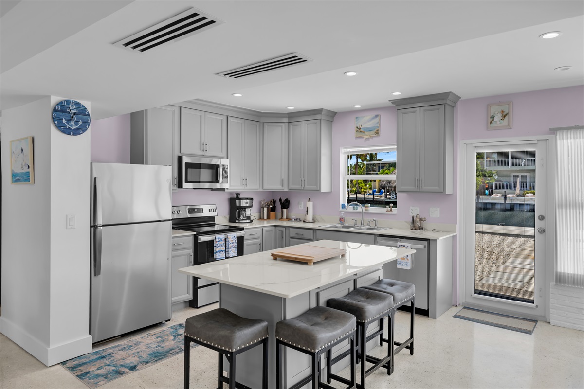 Updated full kitchen 