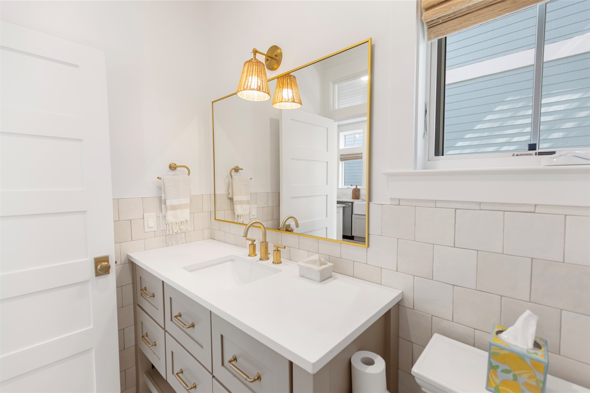 1st Floor Full Bathroom