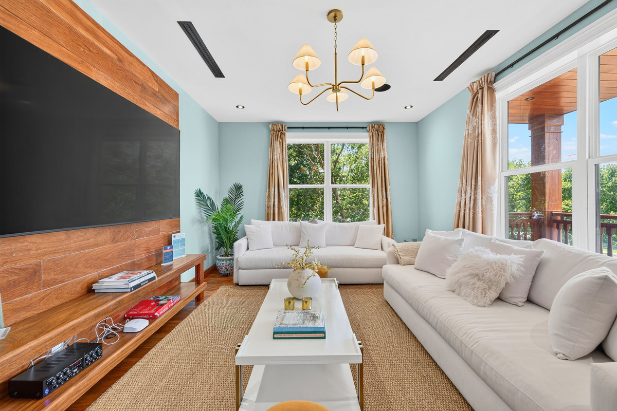 2nd Floor Living Room | Rosewood Retreat | 2605 Palm Blvd, Isle of Palms, SC | IOP Escapes