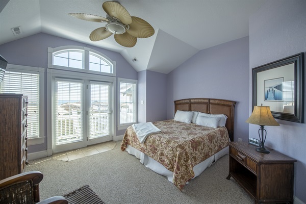 Wake up each morning and breathe in the fresh air with The Hemingway's bedroom. Revel in the abundant natural light streaming through your private deck, while taking in the view of the beautif