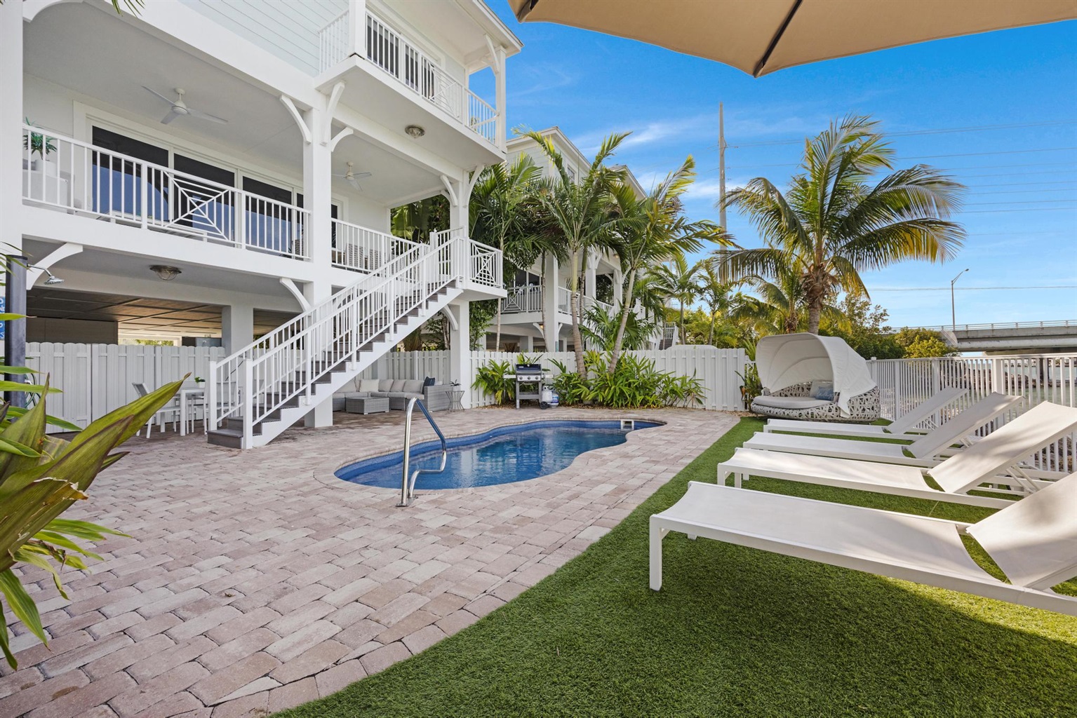 Spacious Yard - Direct Water Front!
