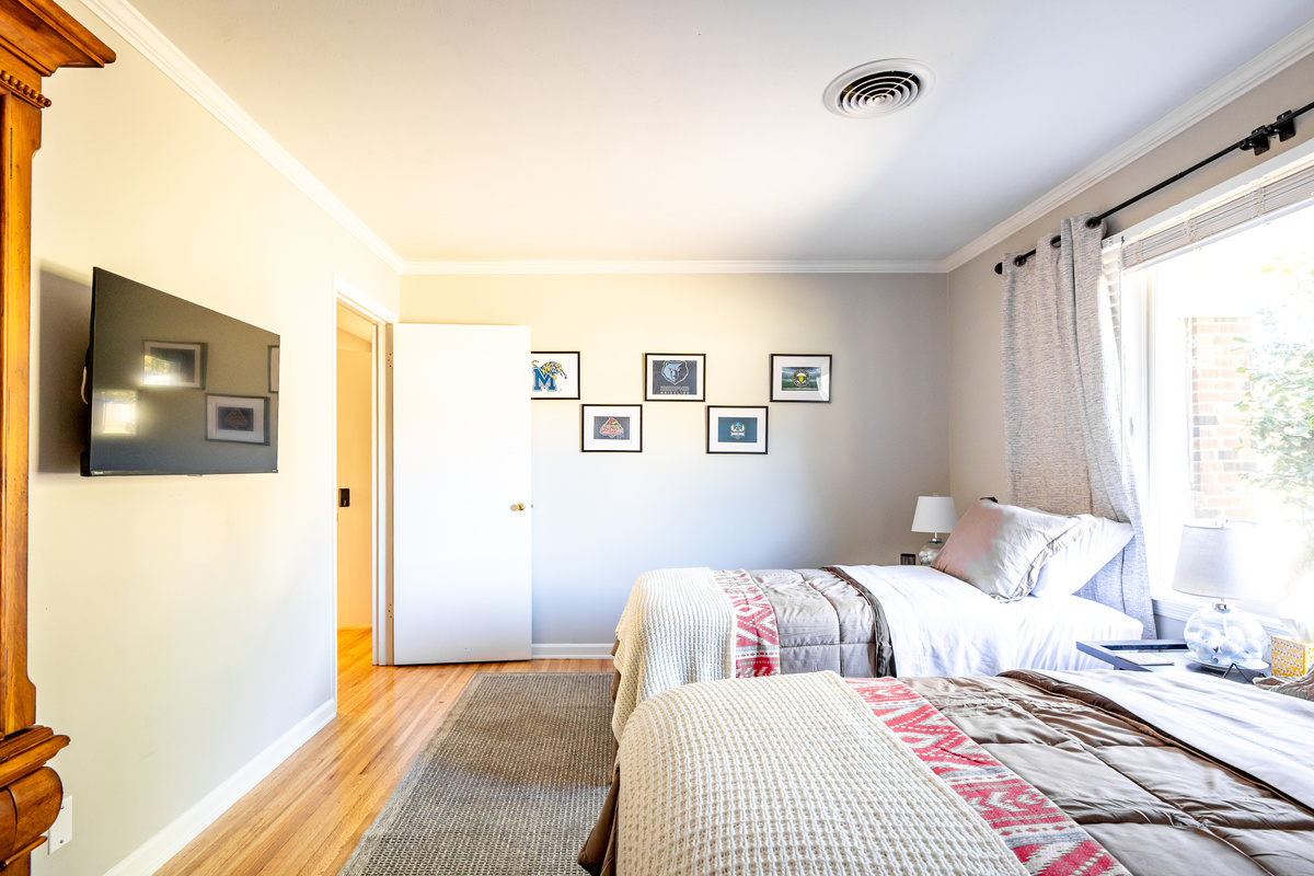 Bedroom 2. Two twin beds + TV + armoire