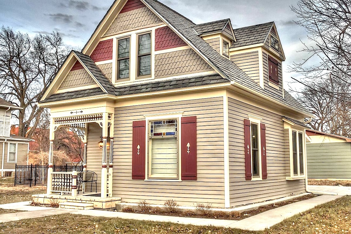 Portrait of Blomhuset from the northeast corner of South 3rd Street and West Grant Street