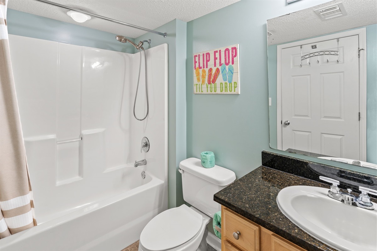 3rd Hall Bathroom with tub/shower