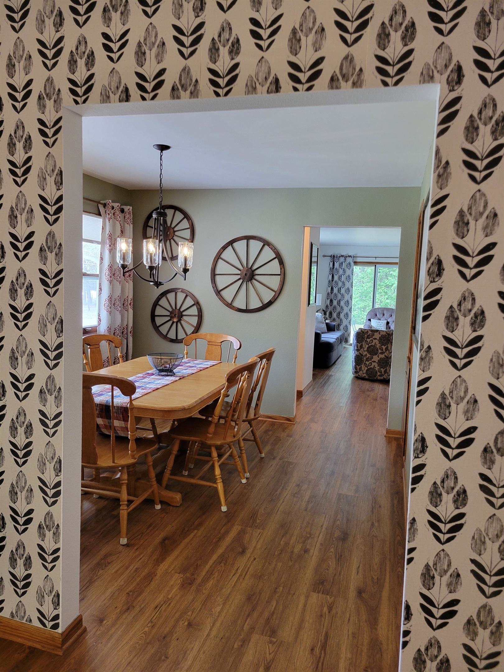 Dining room pass through from Kitchen to Living Room
