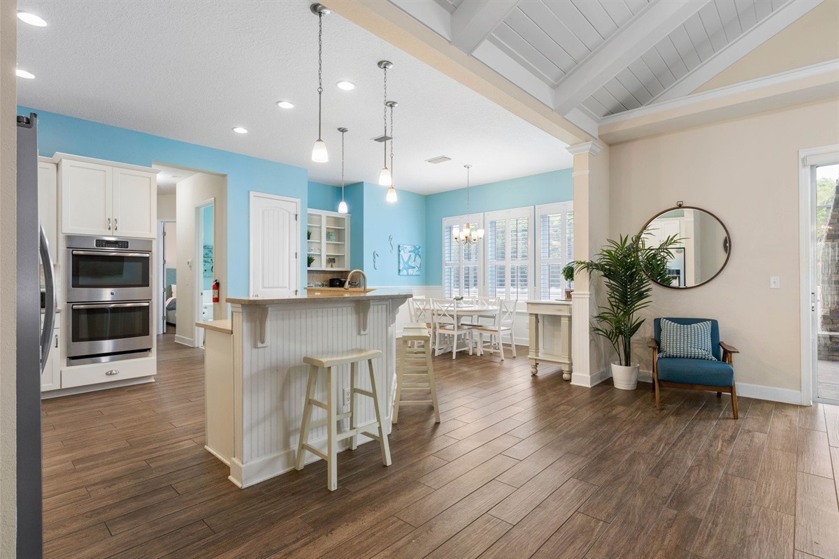 Start with coffee at the island, drift into a long beach day, then come home for dinner, stories, and one more glass of wine—this bright, open gathering space keeps everyone connected from the first quiet morning to the last easy evening.