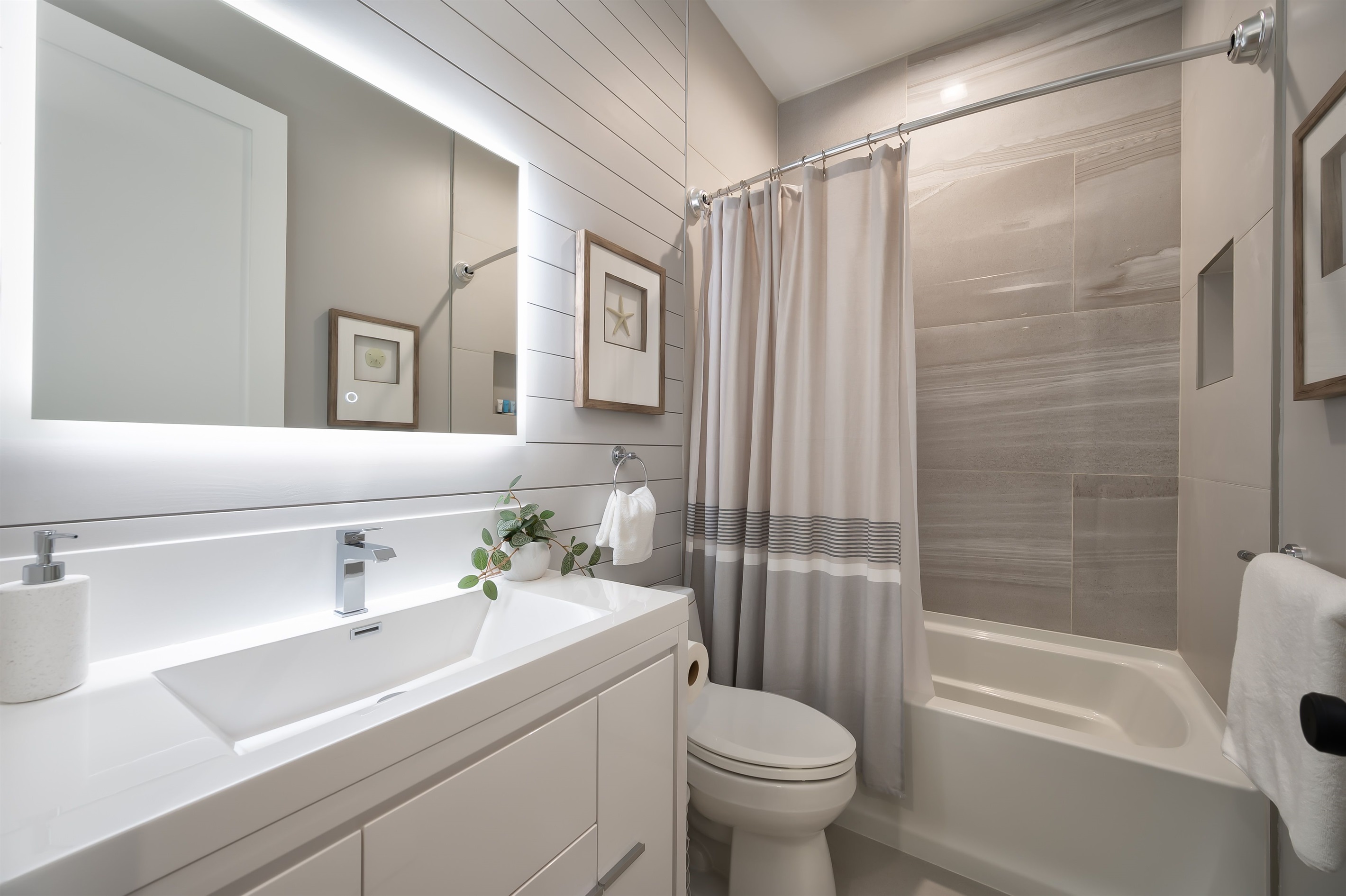 Upstairs Hall bathroom