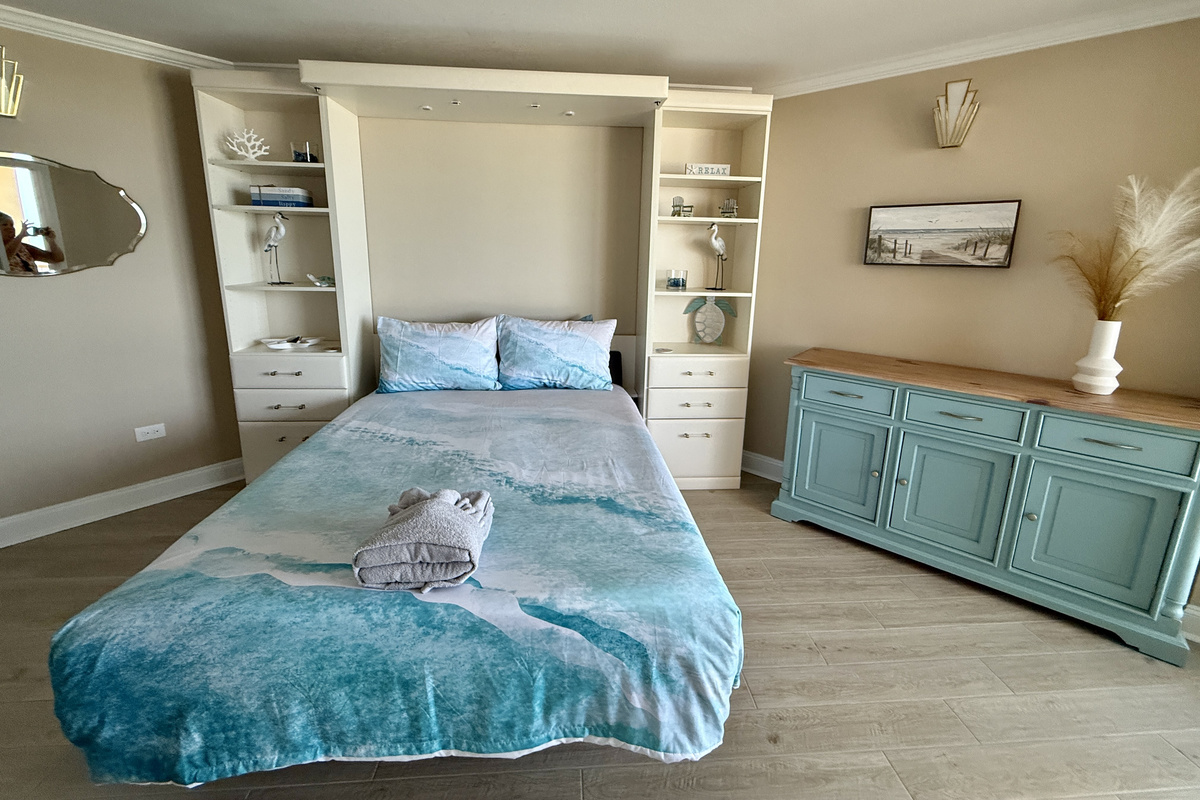 Ocean View Guest Bedroom w/Queen Bed