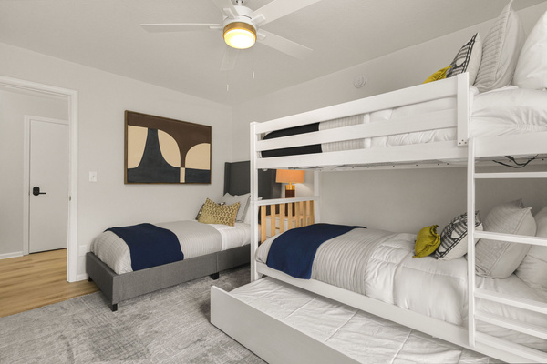 Walk to ND Luxury 2BR/2BA Condo Balcony + Parking, photo 17