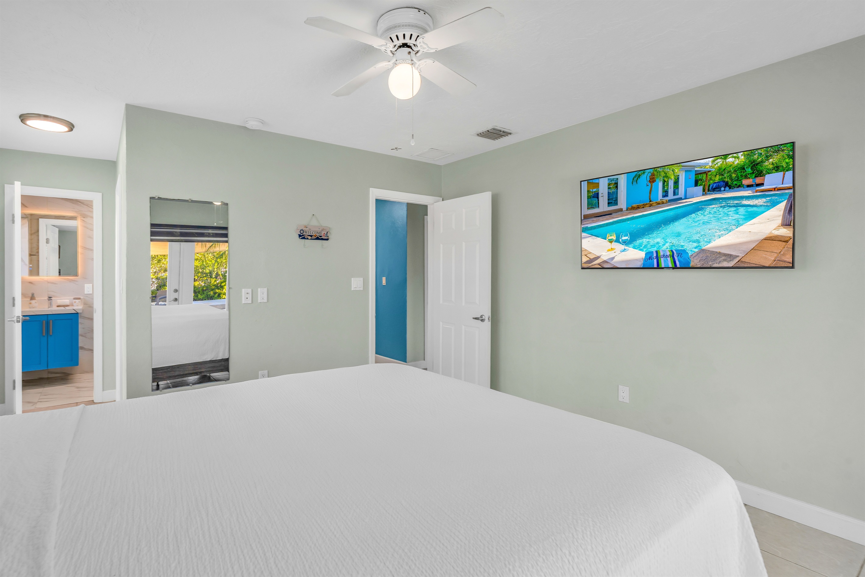 An of course also has it's own TV.