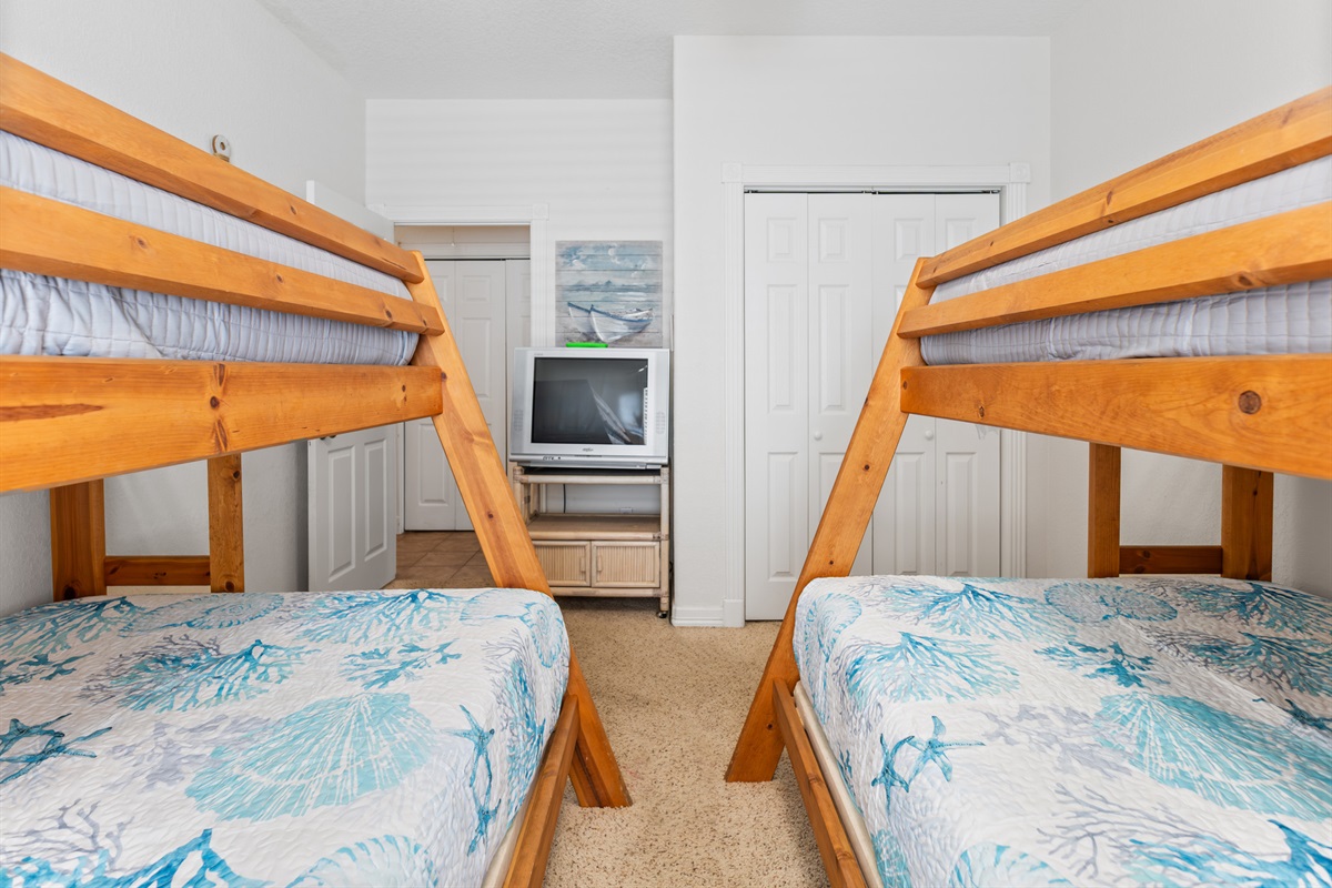 Bunk room - 2 twin over full size bunk beds