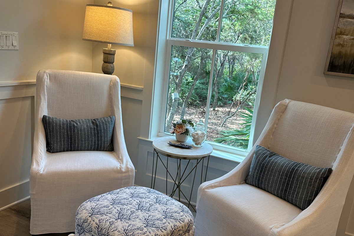 Sitting area off dining area - Can use these chairs as additional dining chairs