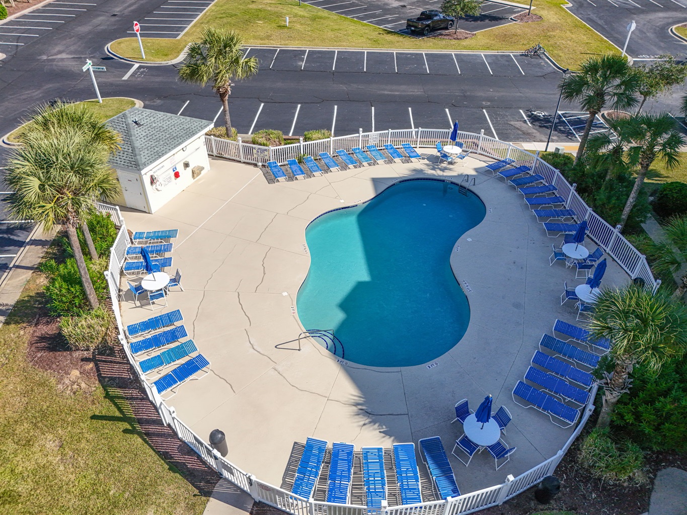 Enjoy the relaxing pool in this beautiful community 10 minutes from the beach - Pet Friendly!