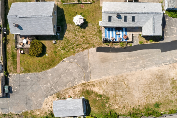 A perfect seaside escape with the shore right around the corner.