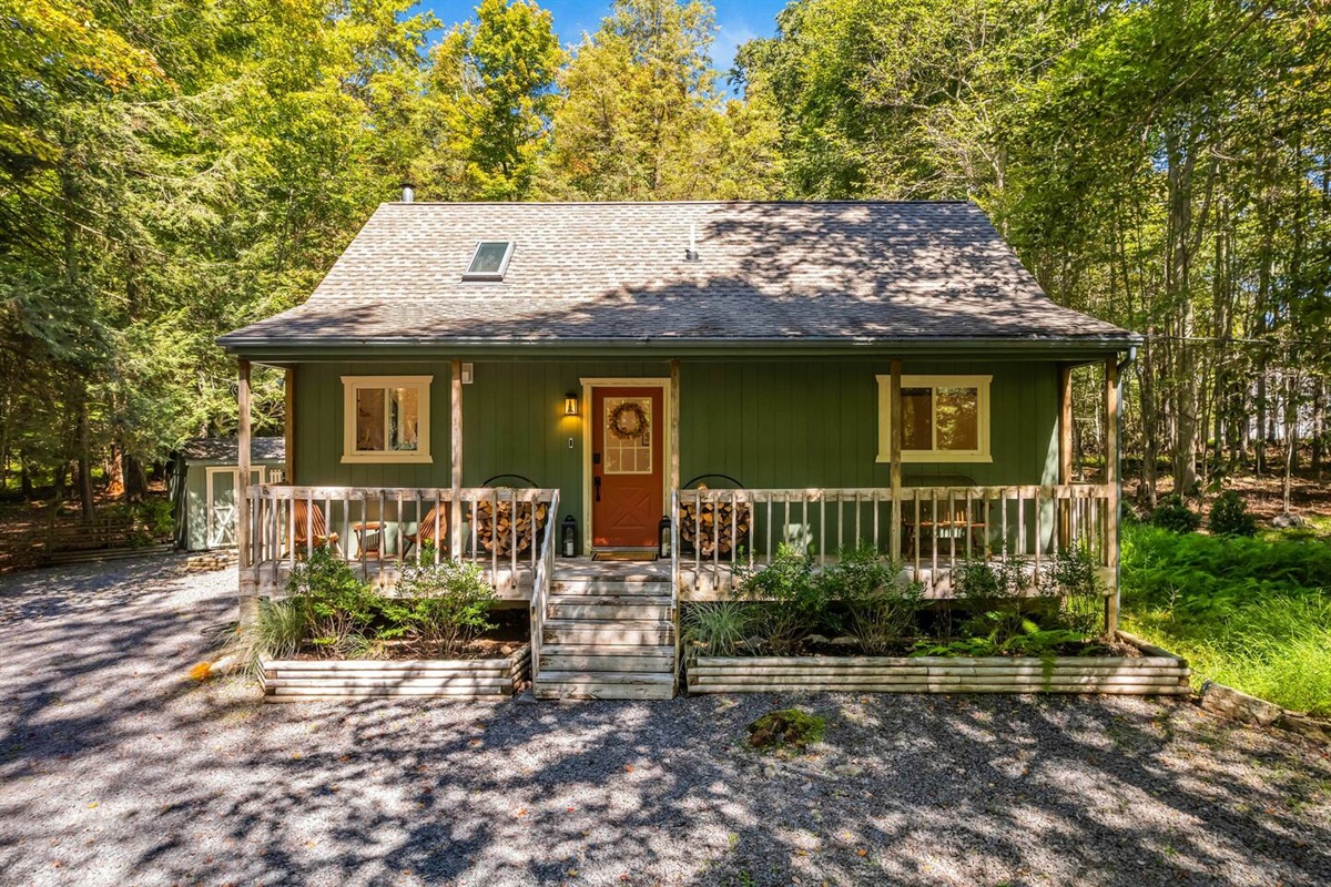 The Pine Cabin - Surrounded by Trees + Nature