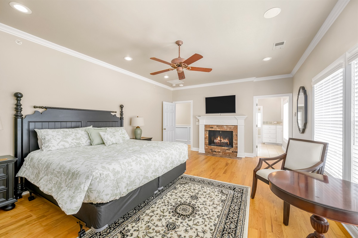 2nd floor Master (King #3) with fireplace. A second washer and dryer are located in one of two closets. Newly added daybed with trundle. This room sleeps 4.