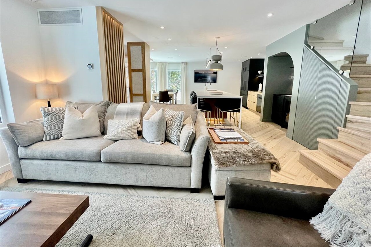 The main floor is a brilliantly designed transitional space that effortlessly flows from quick grab & go breakfast station to gourmet sit down dinner to group gatherings, dance party or movie night & chilling out. 