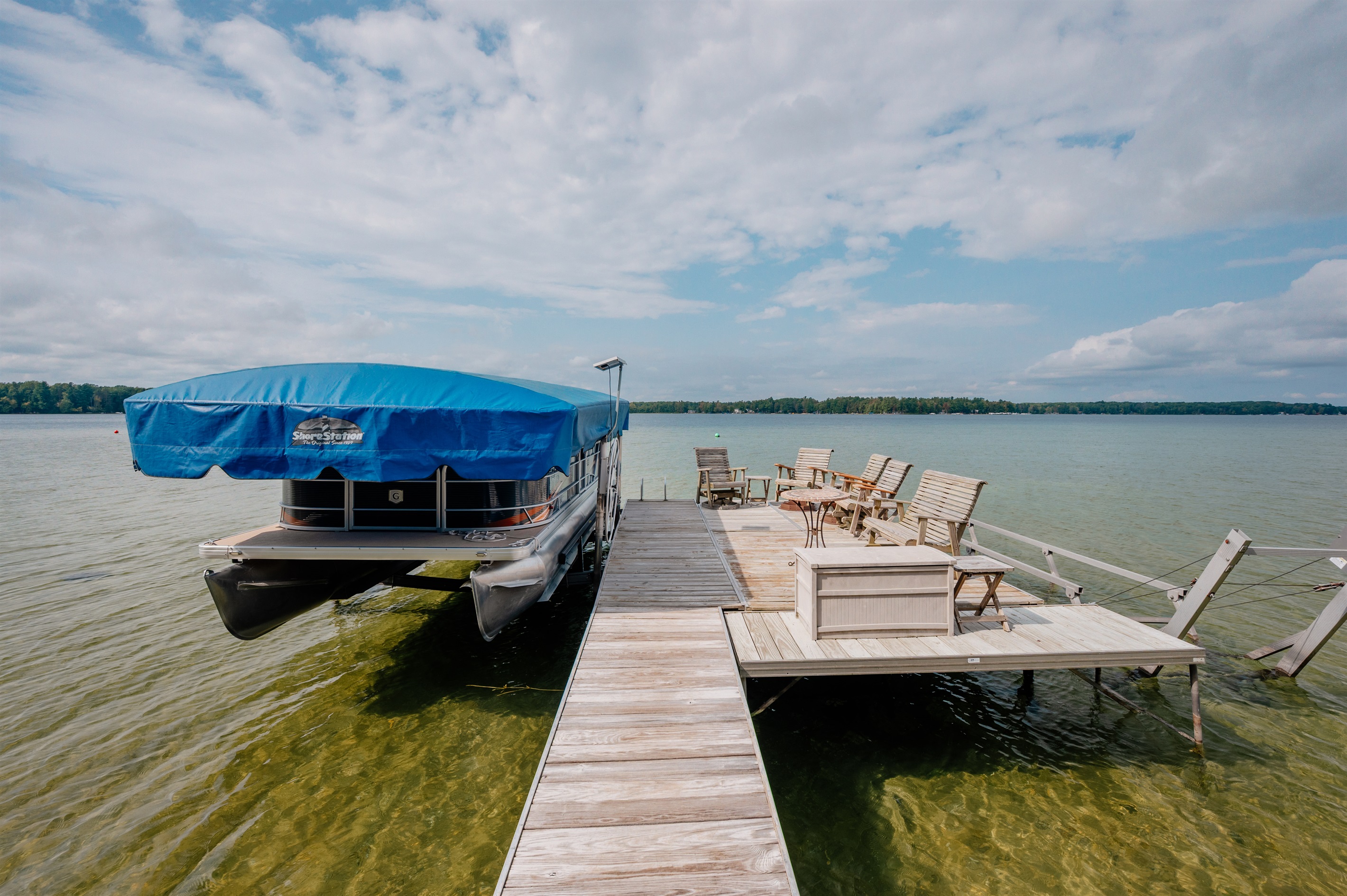 Pontoon is NOT included.