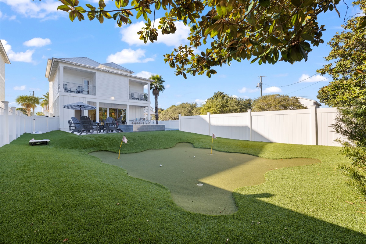 3 hole putting green