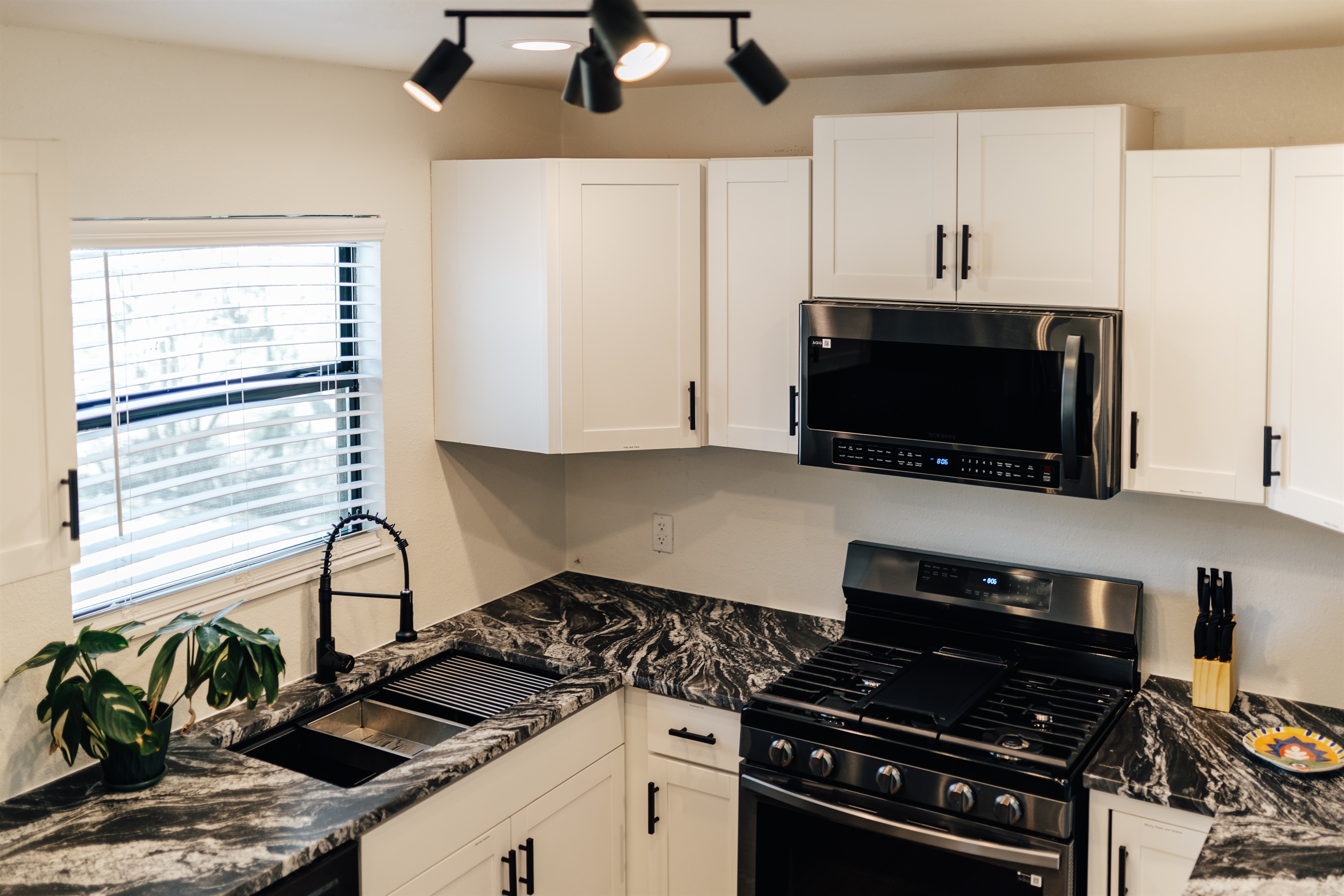 full kitchen
