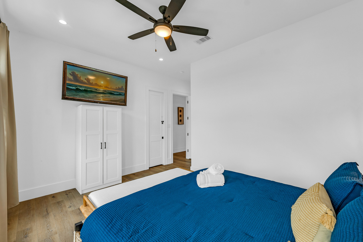 Cair Paravel: A white armoire and ocean-sunset painting add character to the Navy Room, with fresh towels turned down and ready for arrival.