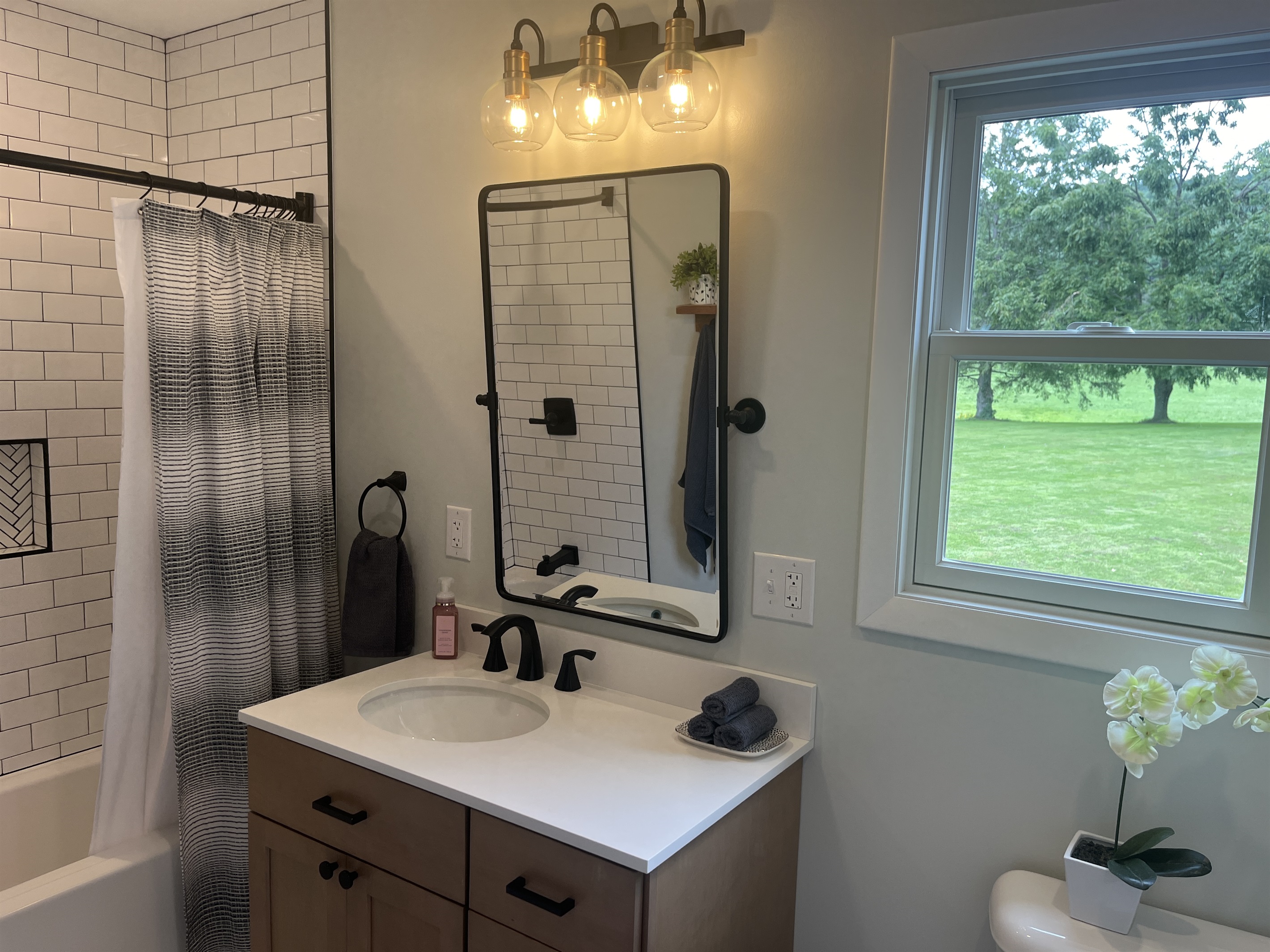 Renovated 2nd floor bath w/ tub/shower