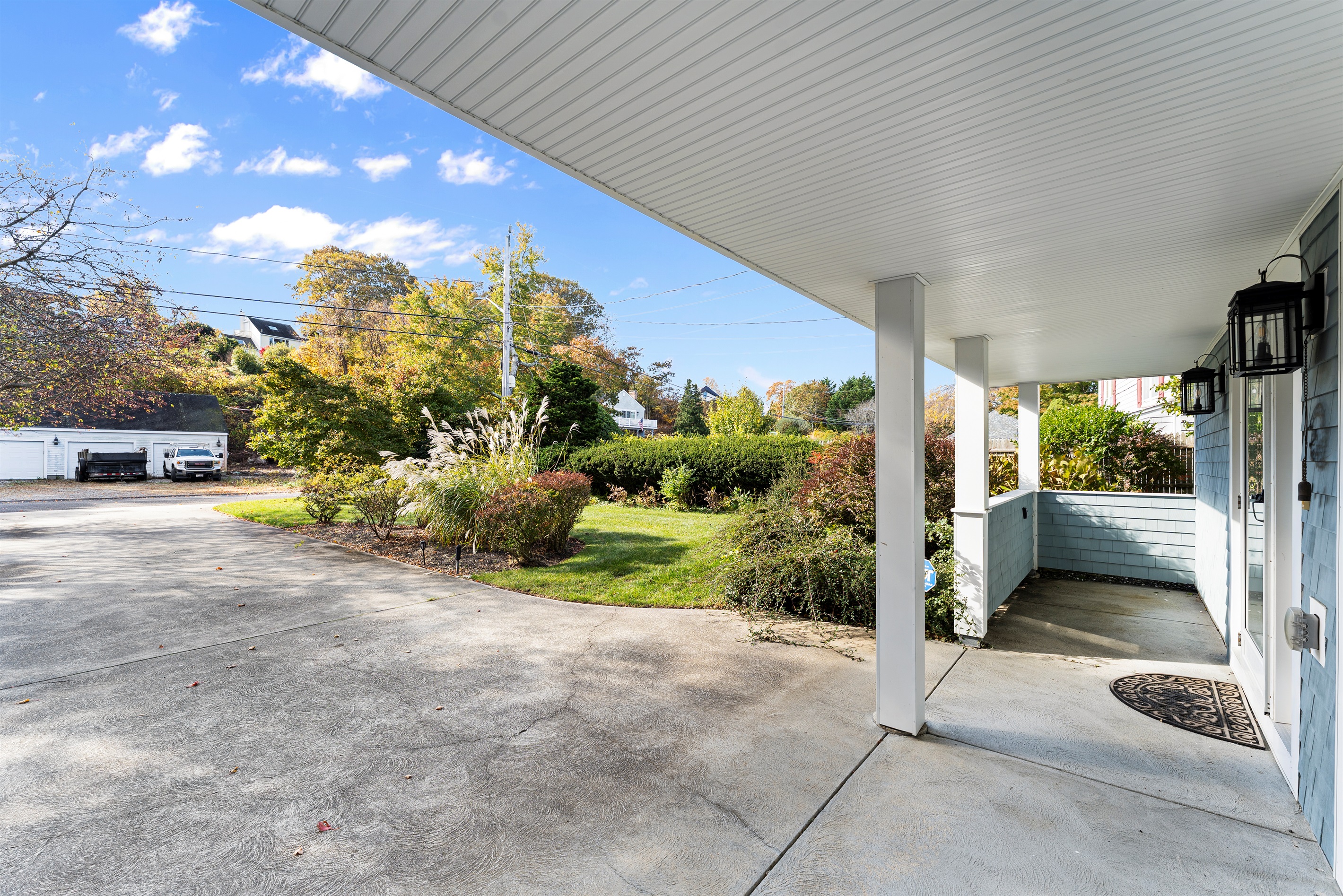 Private driveway with plenty of parking for your convenience.