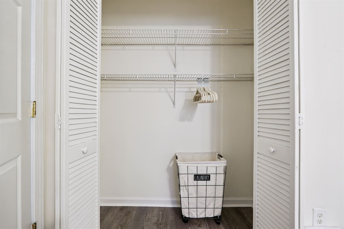 Another cozy bedroom featuring both a full bed and a twin bed, along with an Amazon Fire-powered Smart TV for your entertainment. This room includes 4 full-body towels, 4 washcloths, and 2 hand towels for your stay.