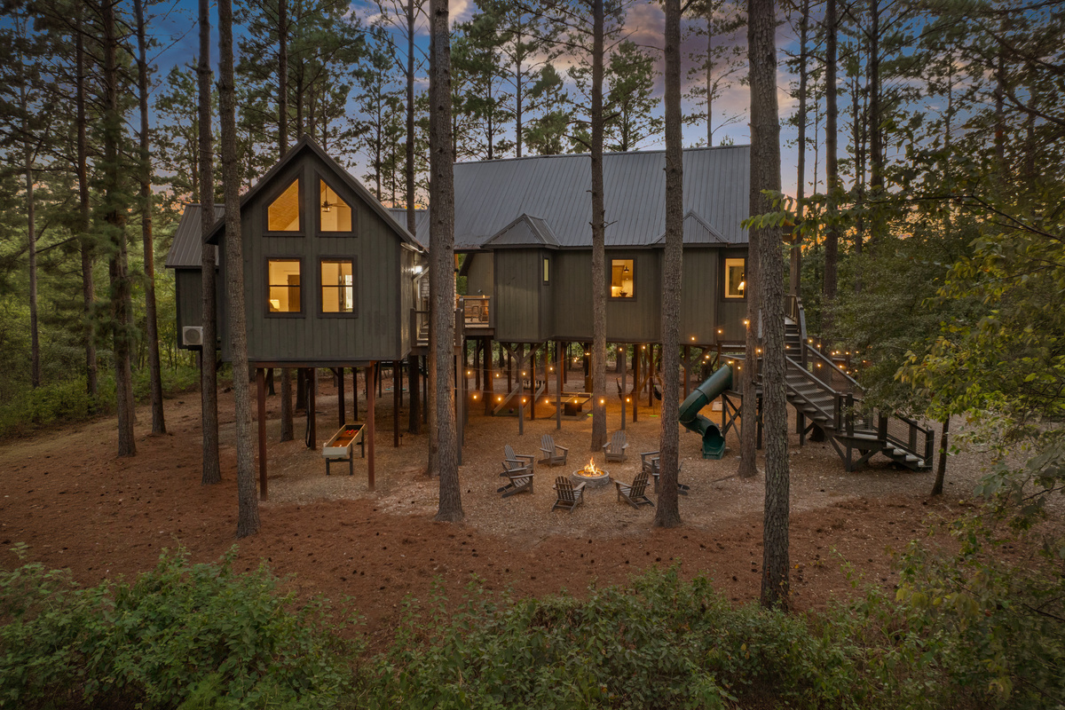 Not your typical cabin — separate bedroom pods, elevated walkways and play spaces come together to create the full treehouse experience.