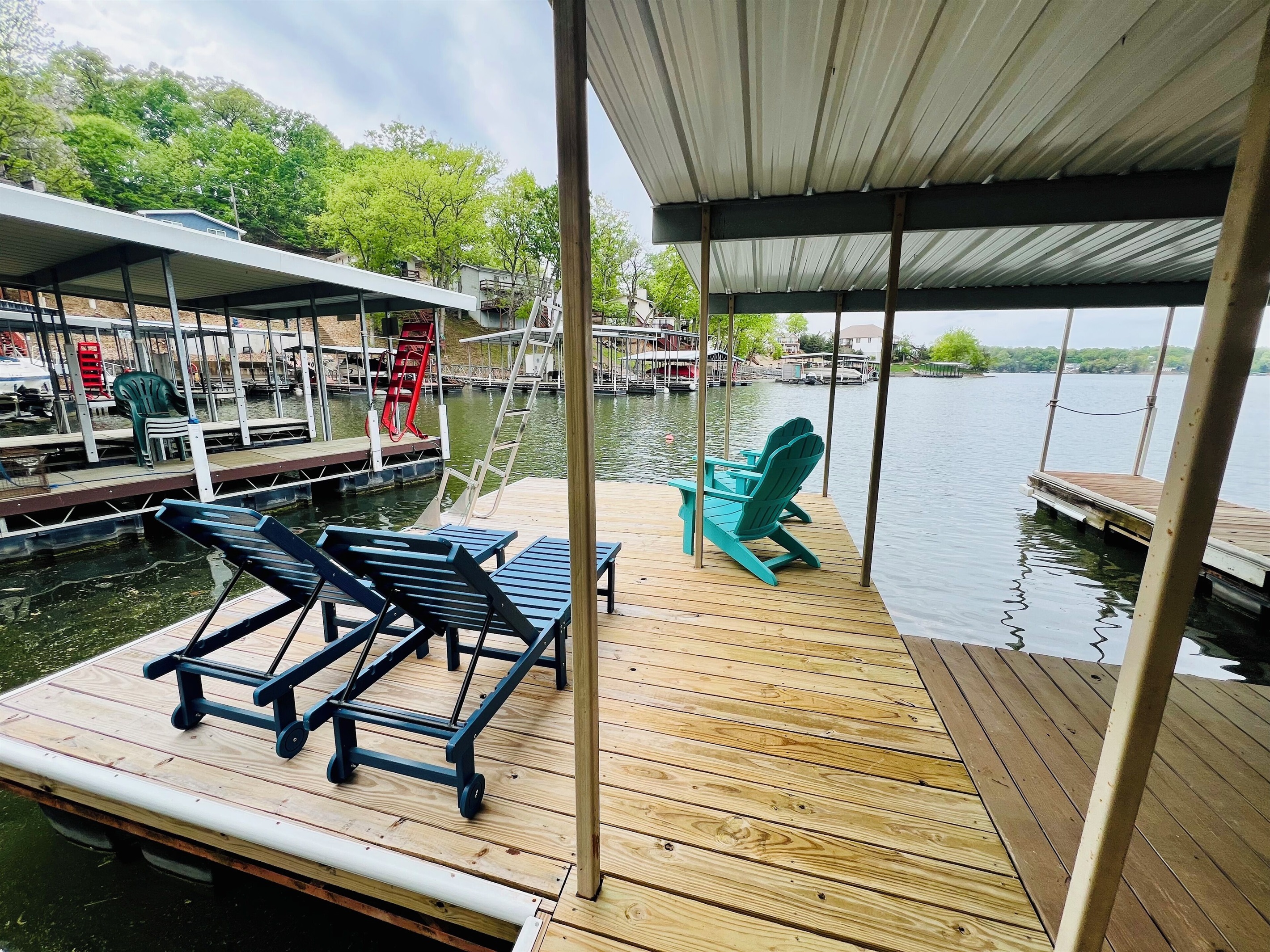 Swim platform with additional seating