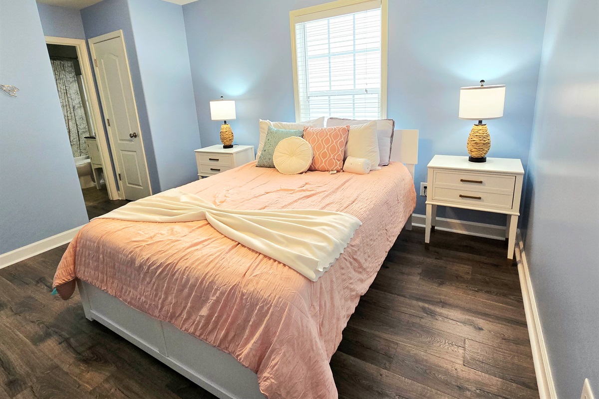 Bedroom 4 - Queen w/ Twin Trundle (connected Jack and Jill Bathroom)