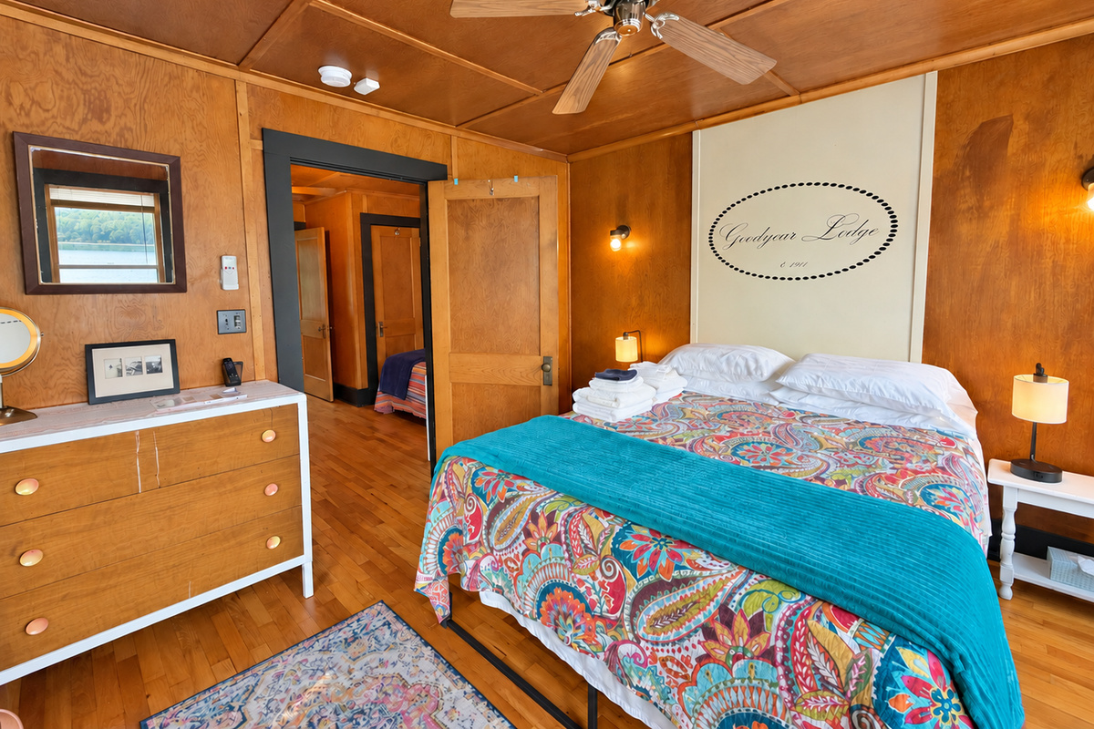 2nd Floor - 2 Bedroom Suite #1 - queen bdrm