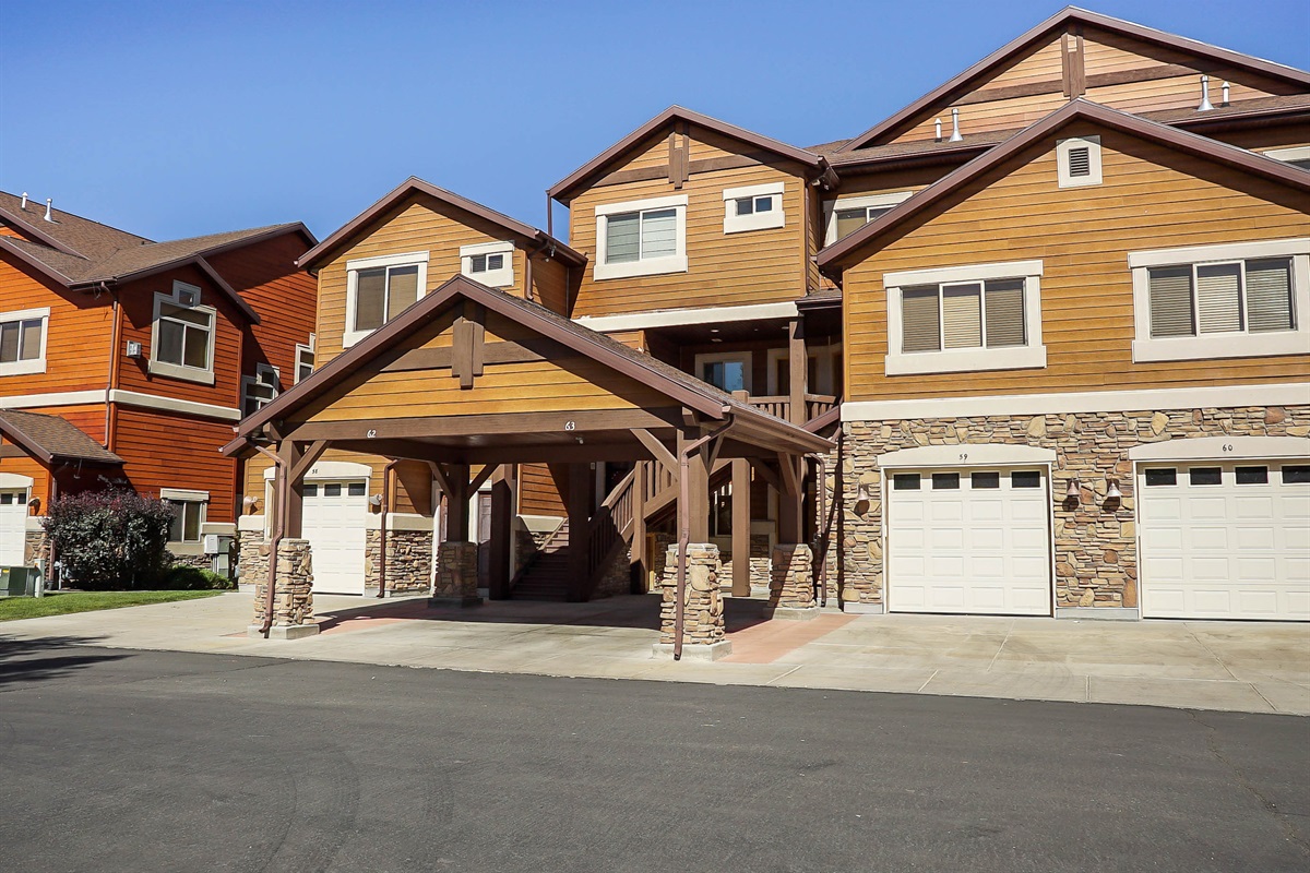 Welcoming exterior with covered entry and garage parking in a well-maintained mountain community.