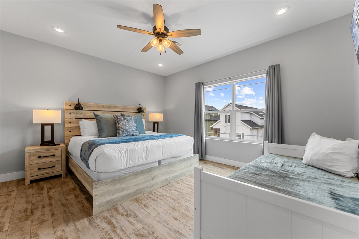 Bedroom 3 (King Suite)