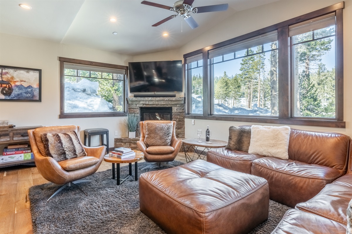 Lounge in style with leather seating, a crackling fire, and jaw-dropping 180° mountain views of Canyon and its lifts and runs.