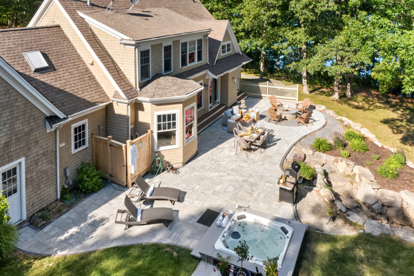 Lake breezes, sunset dinners, and your own peaceful perch